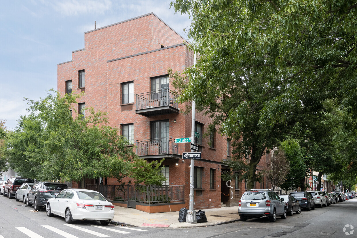 Foto principal - 83 Bushwick Pl