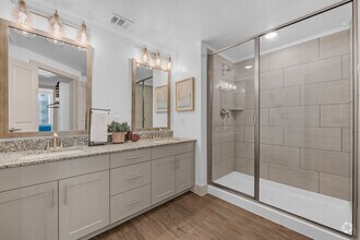 1 BR  1 BA, 975 Sq. Ft. - Bathroom - Corban Discovery