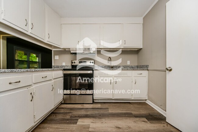 Foto del edificio - 3525 Travis Blvd