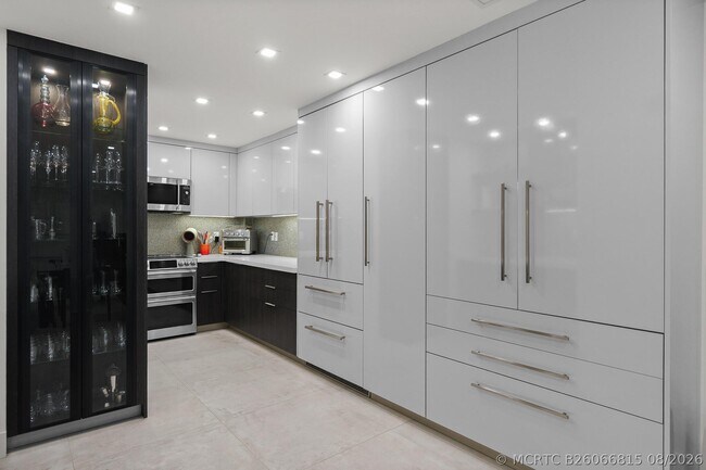 Foto del edificio - 170 N Ocean Blvd