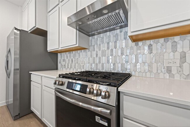 Building Photo - 27435 Sunterra Village Dr
