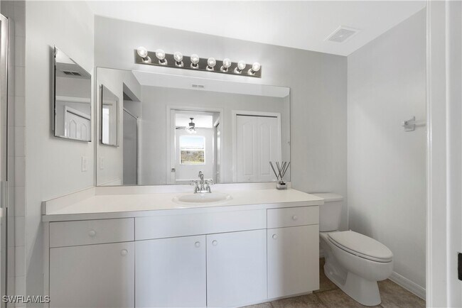 Foto del edificio - 8550 Kingbird Loop