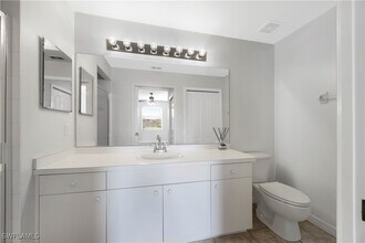 Building Photo - 8550 Kingbird Loop