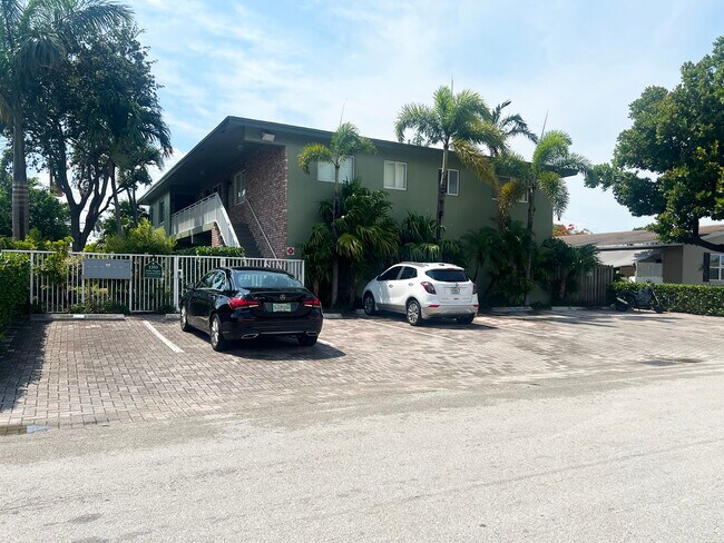 Building Photo - 1353 Holly Heights Dr