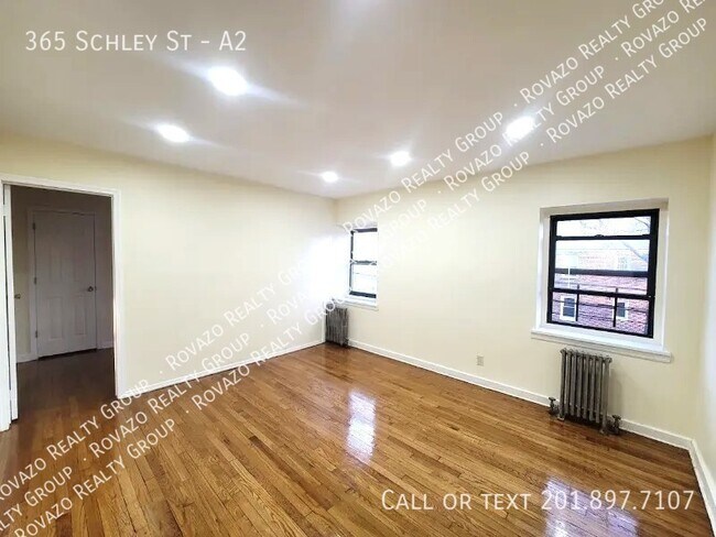 Foto del edificio - 365 Schley St #A6- 3 bedroom in Newark