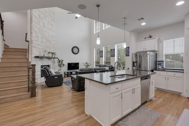 Building Photo - 2464 Castle Ridge Dr