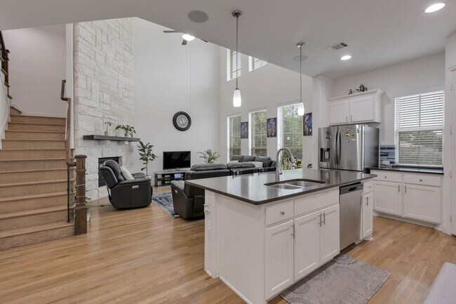 Foto del edificio - 2464 Castle Ridge Dr