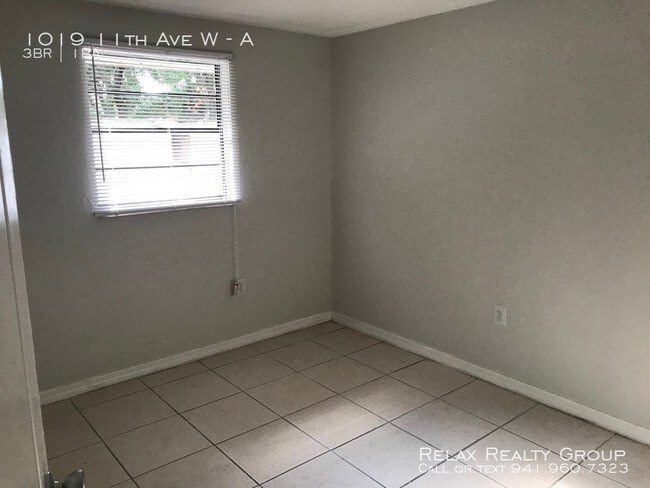 Building Photo - 3Bed/1 Bath Duplex for Rent