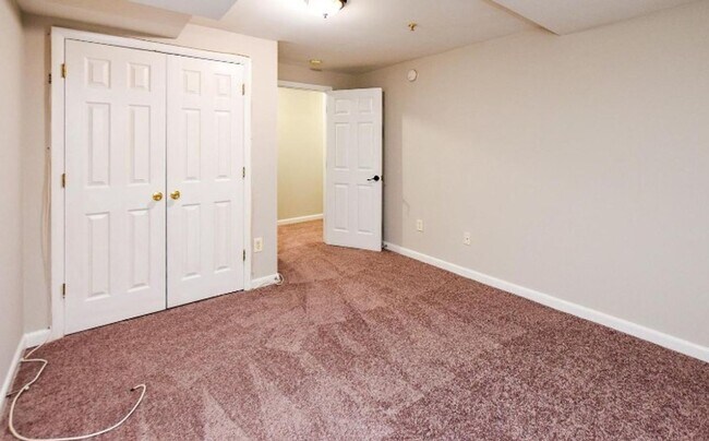Foto del edificio - Renovated 3-Bedroom Apartment in Prime SE ...