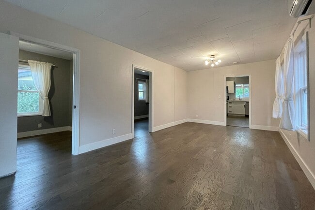 Building Photo - Cute Portsmouth Home with Sunroom, Fenced ...