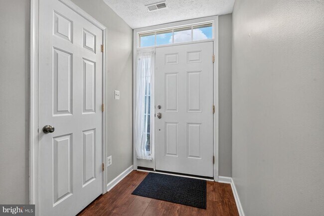 Foto del edificio - 711 Wineberry Way