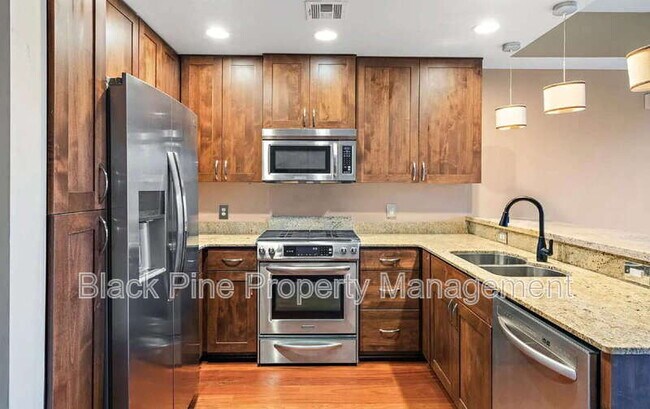 Foto del edificio - 323 W Jefferson St