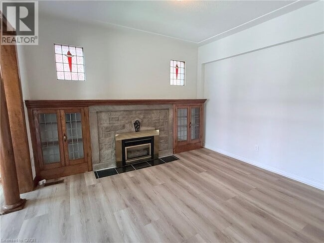 Building Photo - 220 Maplewood Ave