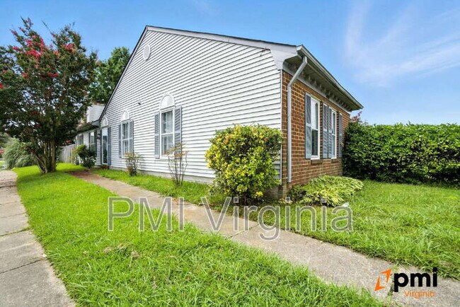 Foto del edificio - 4901 Windbrooke Ct