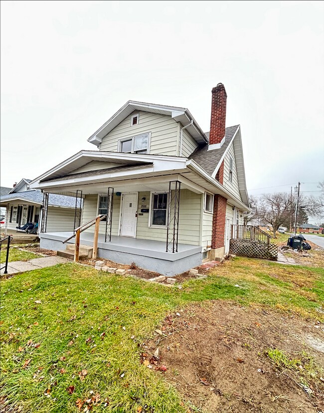 Building Photo - 2528 Springmont Ave