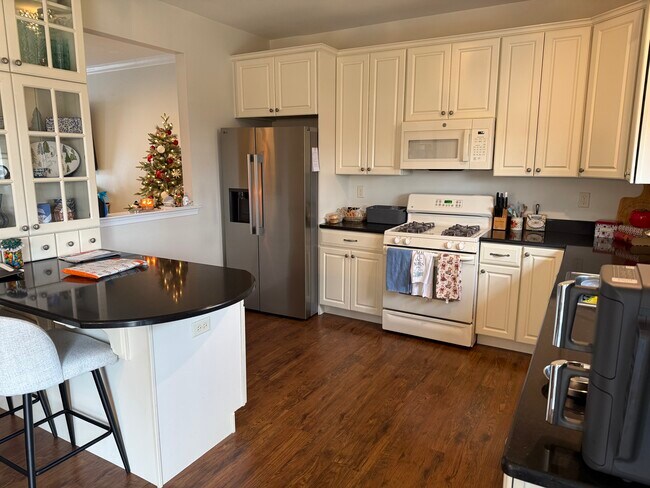 Foto del edificio - 423 Marion Rd