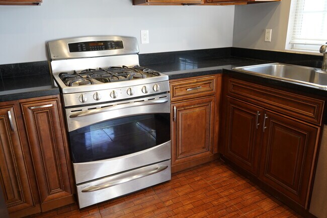 Foto del edificio - 7252 Farmdale Ave
