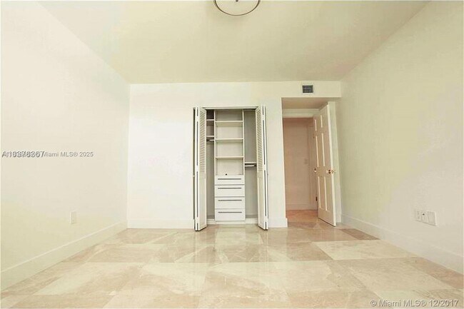Building Photo - 177 Ocean Lane Dr