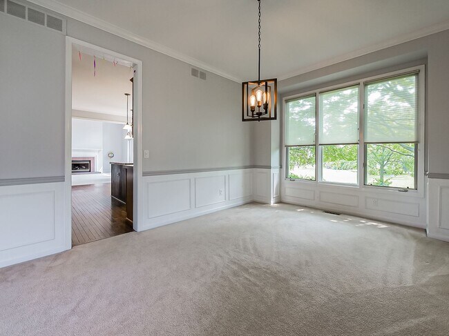 Foto del edificio - Updated 4 Bedroom with New Appliances in P...
