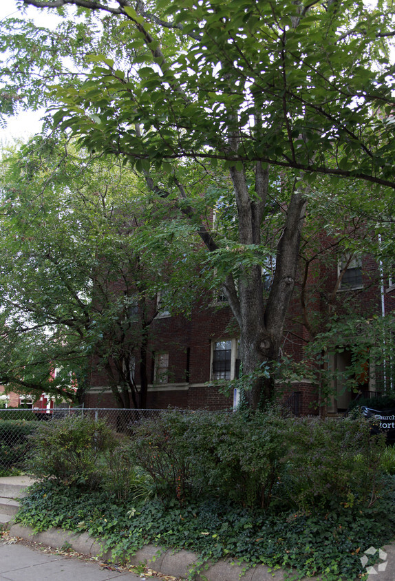 Foto principal - 3323 16th St NW