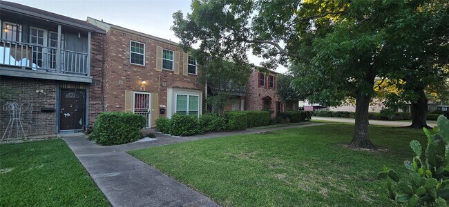 Foto del edificio - 7913 Grove Ridge Dr