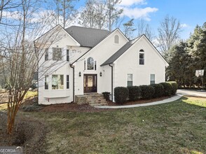 Building Photo - 2160 Robin Hood Trail