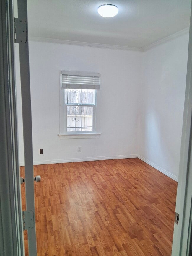 Building Photo - 4762 Lexington Ave