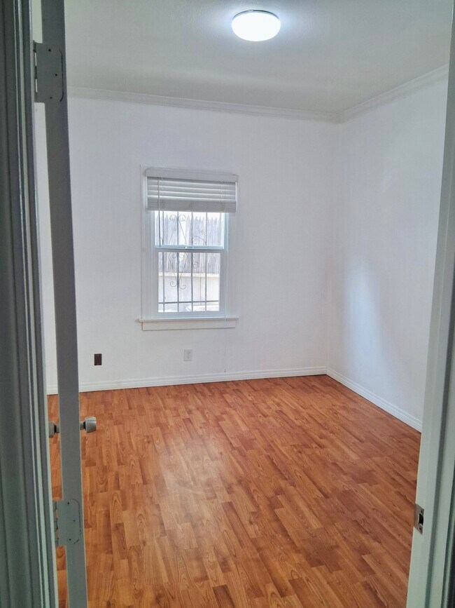 Foto del edificio - 4762 Lexington Ave