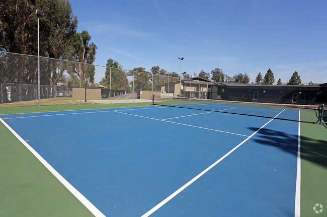 Building Photo - Saddleback Ranch Apartments