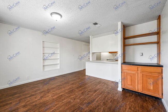 Building Photo - 14614 Seminole Dr