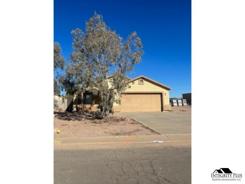 Primary Photo - 9036 W Concordia Dr