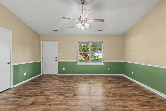 Building Photo - 112 Stoney Creek Dr