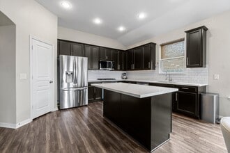 Building Photo - 24502 Royal Pike Dr