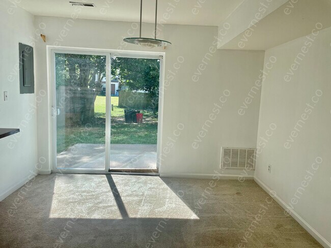 Foto del edificio - 2 Bed/1.5 Bath Townhome with Spacious Living