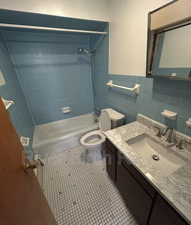 Building Photo - 616 New St