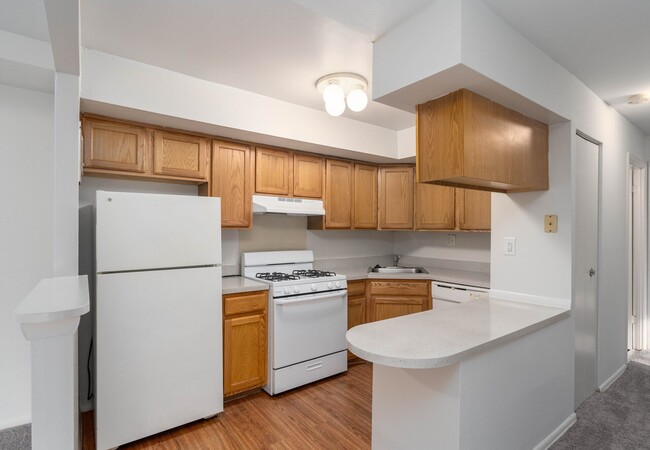 Kitchen-Classic (RG 2BR, 1.5BA) - Rosedale Gardens & Franklin Square Apartments