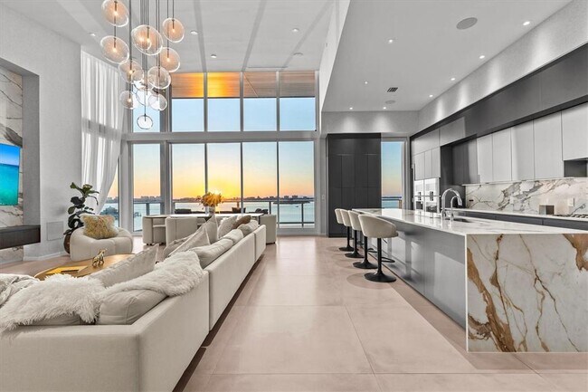 Foto del edificio - 1020 Sunset Point Rd