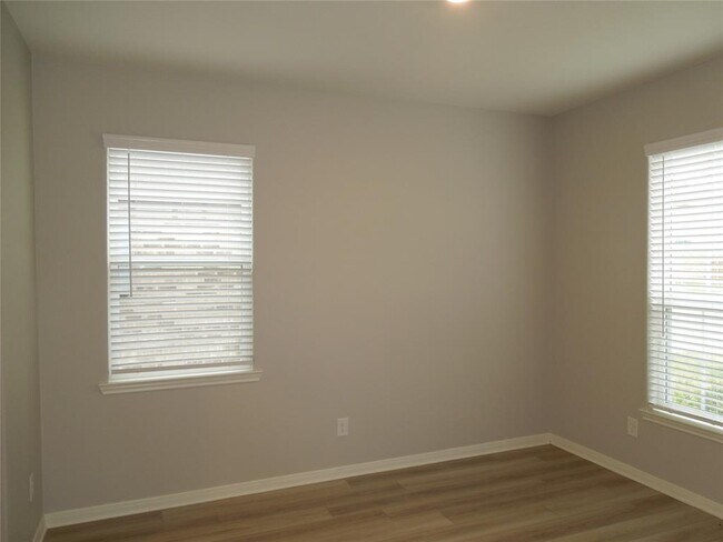 Foto del edificio - 10470 Sweetwater Creek Dr