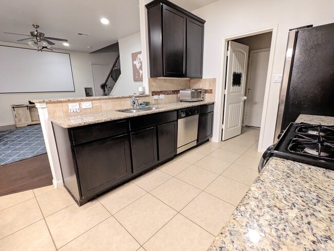 Foto del edificio - 1520 Beebrush Ln