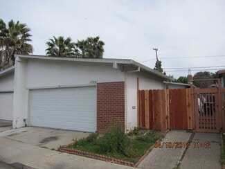 Building Photo - 1726 Pinewood Ct