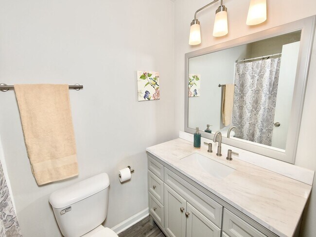 Building Photo - Beautifully updated home in Quail Ridge Su...