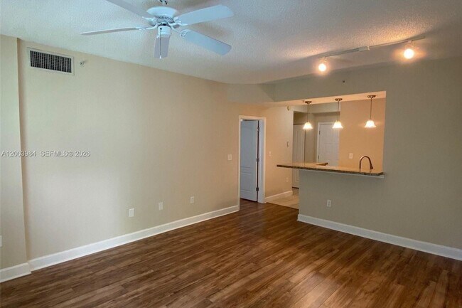 Foto del edificio - 6001 SW 70th St
