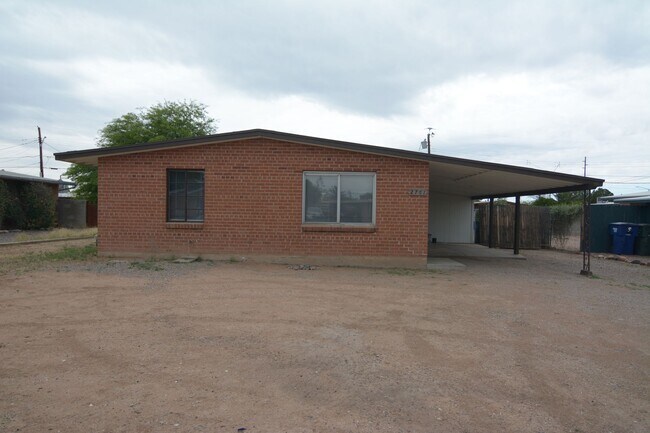 Foto del edificio - Updated 2 Bedroom 1 Bath! Located in Convenient Central Tucson Location!