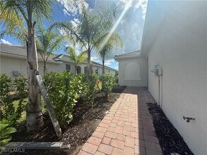 Building Photo - 2224 Dragonfruit Wy