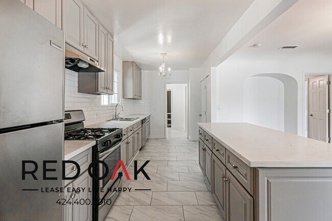 Building Photo - 2132 Cove Ave