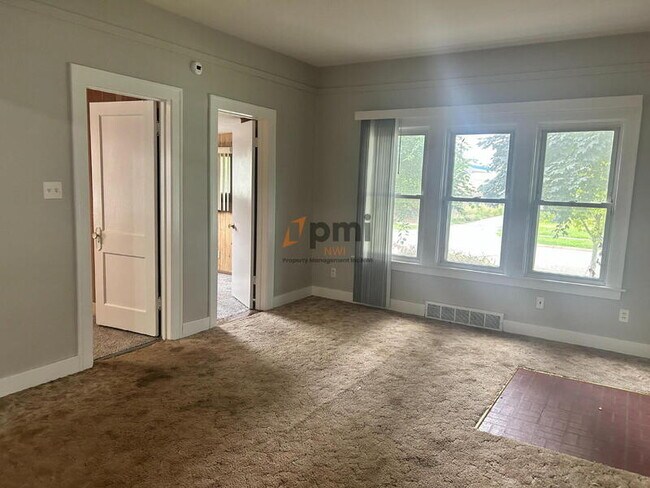Foto del edificio - 6516 Meadow Ln Ave