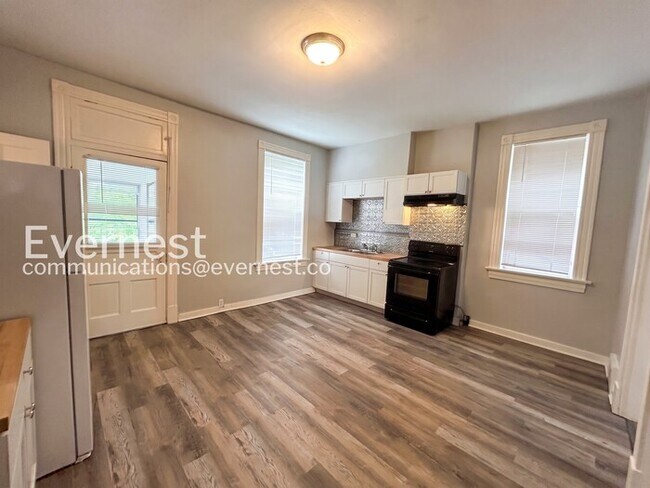 Foto del edificio - 2 Bed/2 Bath Condo with Modern Amenities / Available Now!