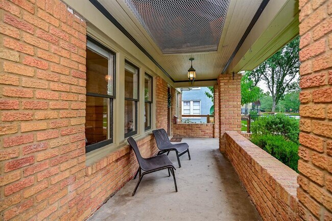 Foto del edificio - 1134 Weaver Ave