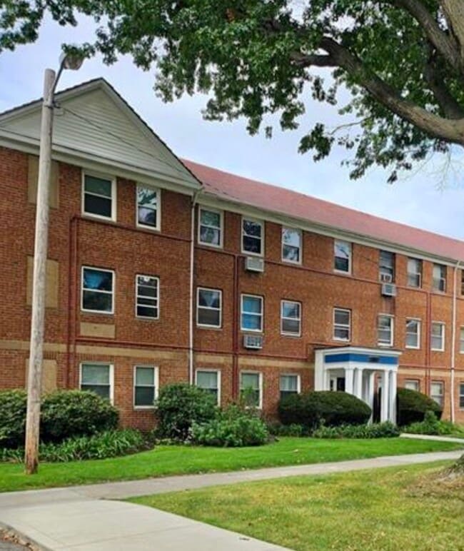 Building Photo - 13773 Cedar Rd