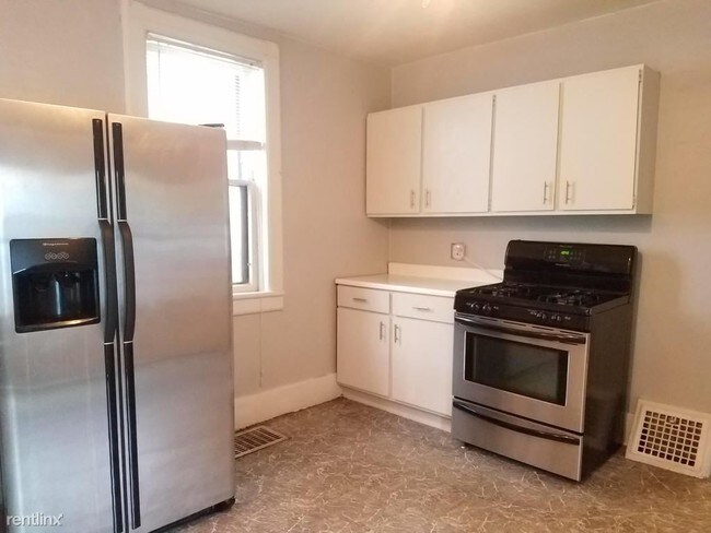 Building Photo - 3 br, 1 bath Apartment - 1201 E Kane Pl